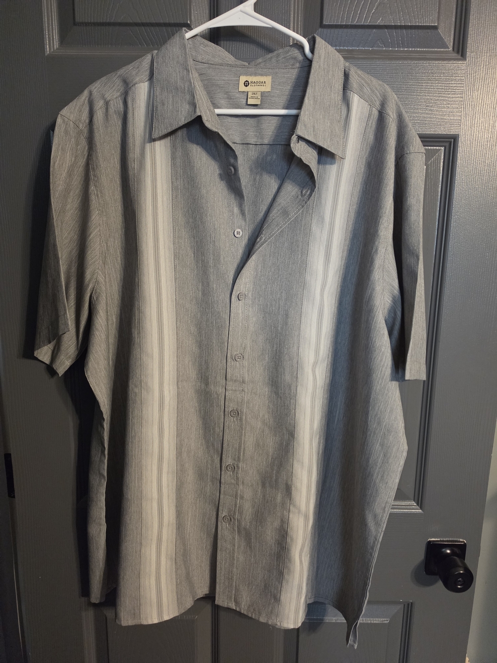 Haggar Gray Short-Sleeve Button-Down with Vertical Stripes